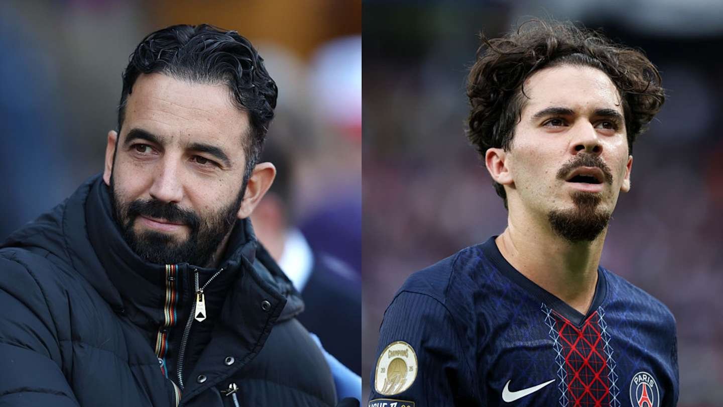 Twee voetballers, één met donker krullend haar en de ander met donker haar en een baard, in Marokkaans sportnieuws.