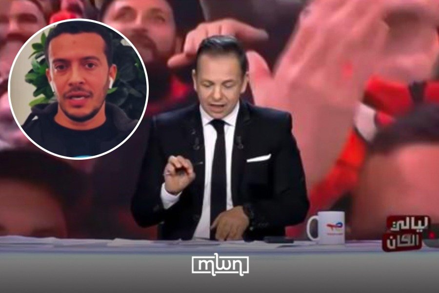 Présentateur de nouvelles marocain à la télévision en direct avec le public en arrière-plan, couverture médiatique, diffusion télévisée marocaine.