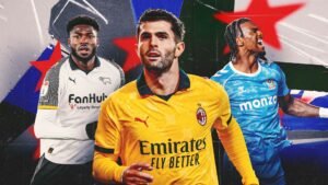 Agyemang dans la tenue noire de Derby County, Pulisic dans le maillot jaune de Milan et Wright dans la chemise bleue de Coventry City, célébrant avec passion.