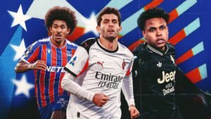Drie voetballers in actie: een Crystal Palace-speler in rood en blauw, AC Milan in wit tenue, en een Juventus-speler in zwart, tegen een levendige achtergrond.