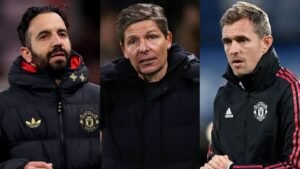 Trois entraîneurs de Manchester United sont présentés dans une image divisée ; à gauche se trouve un entraîneur barbu, au centre une figure à l'air sérieux, et à droite on voit un entraîneur portant une veste noire.