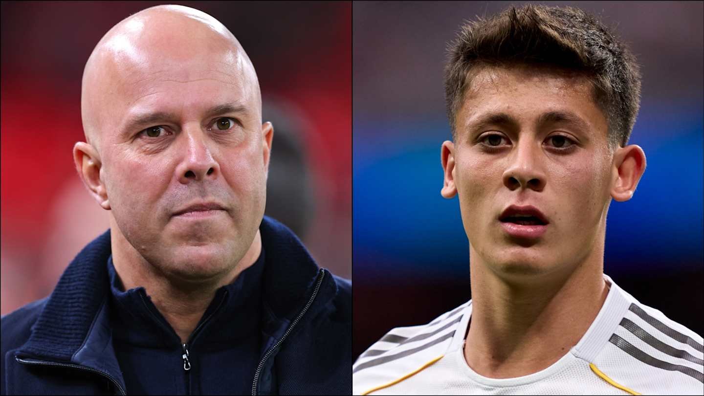 Image divisée présentant à gauche un entraîneur de football à l'air sérieux et à droite un jeune milieu de terrain concentré, le tout sur des arrière-plans dynamiques.