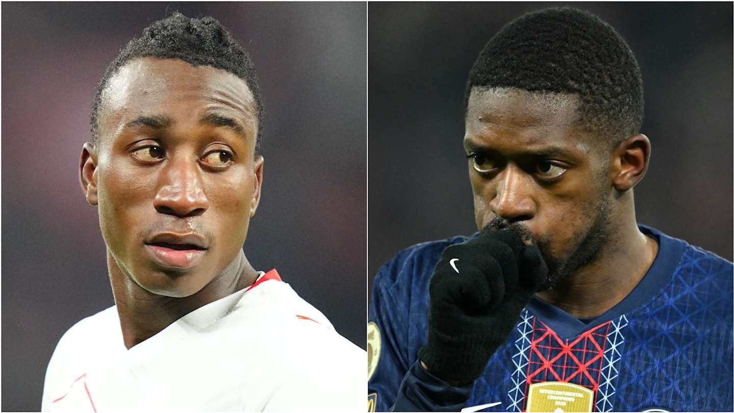 Deux footballeurs en gros plan : l'un portant une chemise blanche avec des détails rouges, et l'autre dans un maillot bleu à motifs, tous deux affichant des expressions intenses.