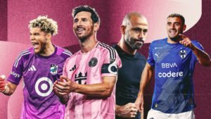Messi, en maillot rose de Miami, sourit aux côtés d'un gardien en violet et de coéquipiers en bleu, célébrant sur un fond dynamique.