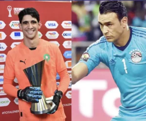 Le gardien de but marocain Yassine Bounou célèbre avec un trophée, tandis que le gardien égyptien Mohamed El Shenawy se prépare pour un match, tous deux portant des tenues distinctes.
