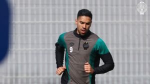 يؤدي سعيد تدريباته في نادي الرجاء البيضاوي مرتدياً الطقم الرمادي والفيروزي، مركزاً على التحسين استعداداً للمباريات القادمة.