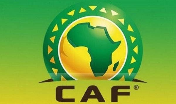 Logo de la CAF présentant un globe vert et jaune avec le continent africain, entouré d'un motif circulaire et du texte "CAF" en gras en dessous.
