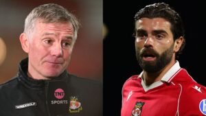 Phil Parkinson semble déçu lors d'une interview d'après-match à gauche, tandis qu'Elliot Lee apparaît concentré dans le maillot rouge de Wrexham à droite.