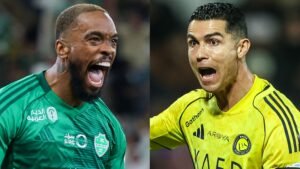 Ivan Toney et Cristiano Ronaldo, vêtus de maillots vert et jaune vibrants, célébrant avec passion lors d'un match de Saudi Pro League.