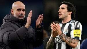 Pep Guardiola applaudissant à gauche, aux côtés de Sandro Tonali de Newcastle vêtu d'un maillot rayé noir et blanc, tous deux manifestant leur appréciation.