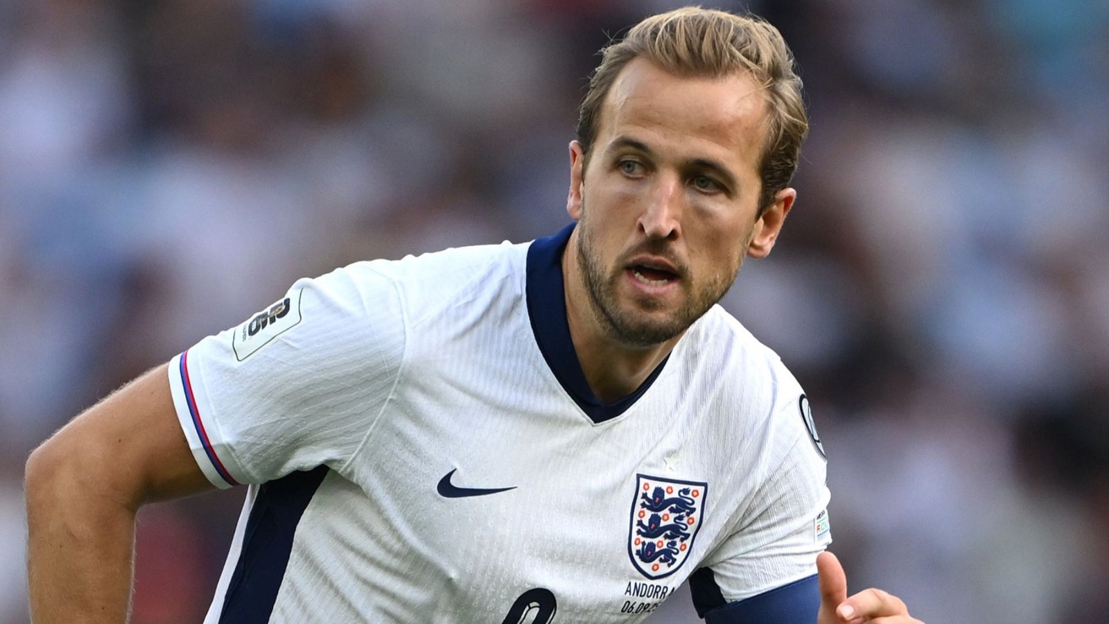 Harry Kane in an England shirt during a match, focused on the game, highlighting the importance of his role for the national team.