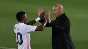 بيريز يراهن على ولاية زيدان الثالثة في ريال مدريد