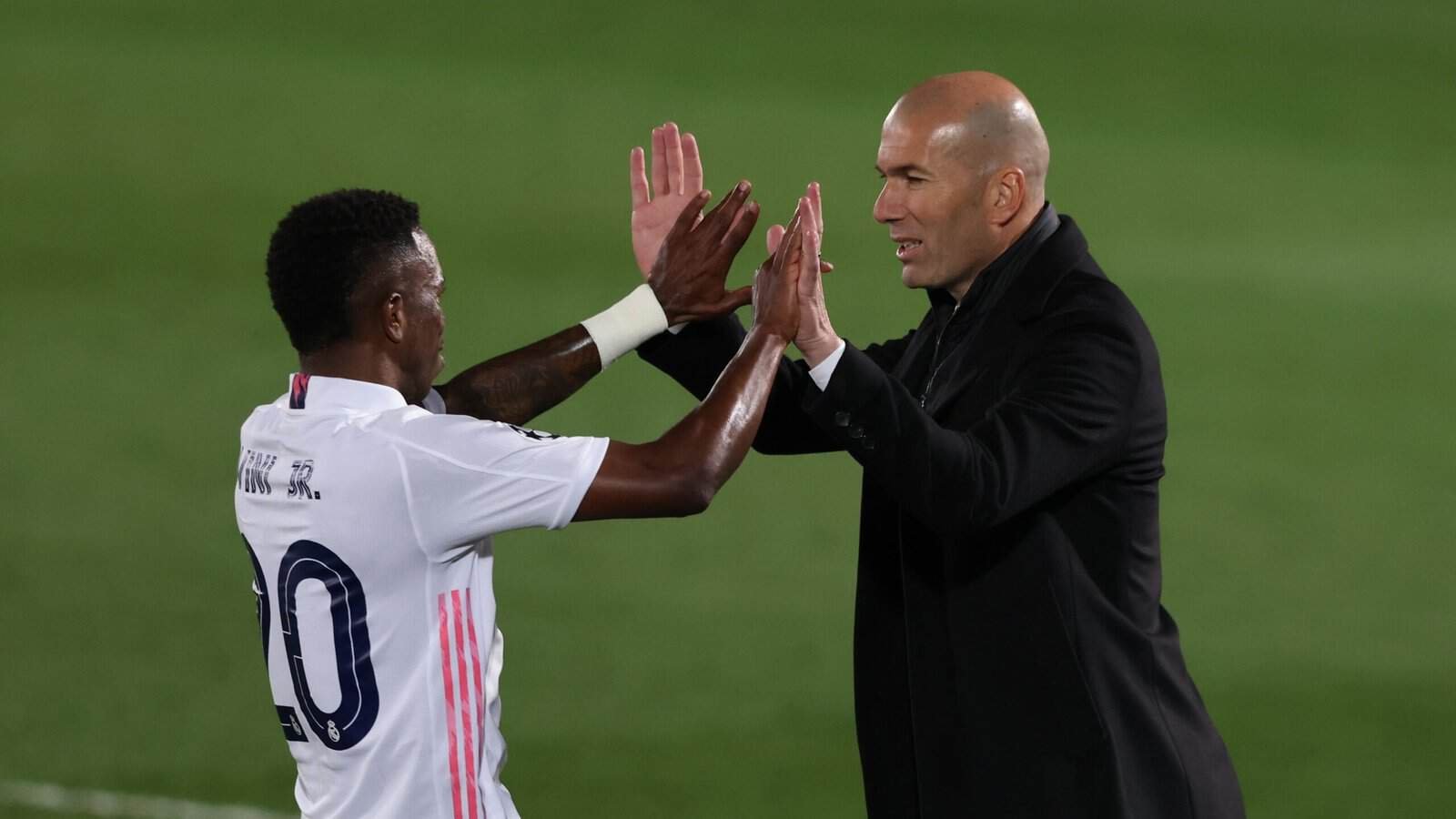 بيريز يراهن على ولاية زيدان الثالثة في ريال مدريد