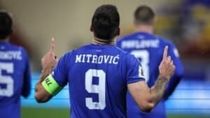 Un expert clarifie si l'arbitre a ignoré le carton rouge de Mitrović contre Al Shabab