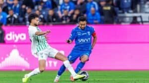 نجم السعودية الدوسري ينهي جفاف التهديف أمام السد