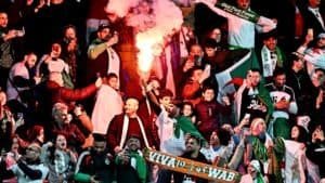 انزلقت مباراة نصف نهائي كأس الجزائر إلى فوضى مخزية