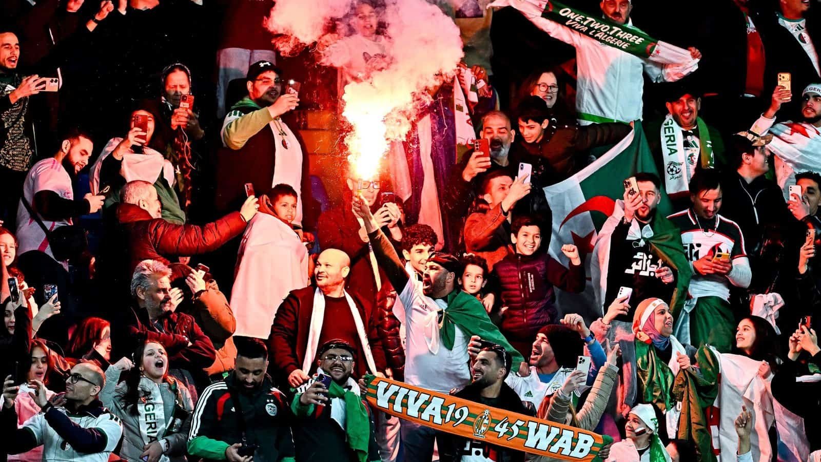 انزلقت مباراة نصف نهائي كأس الجزائر إلى فوضى مخزية