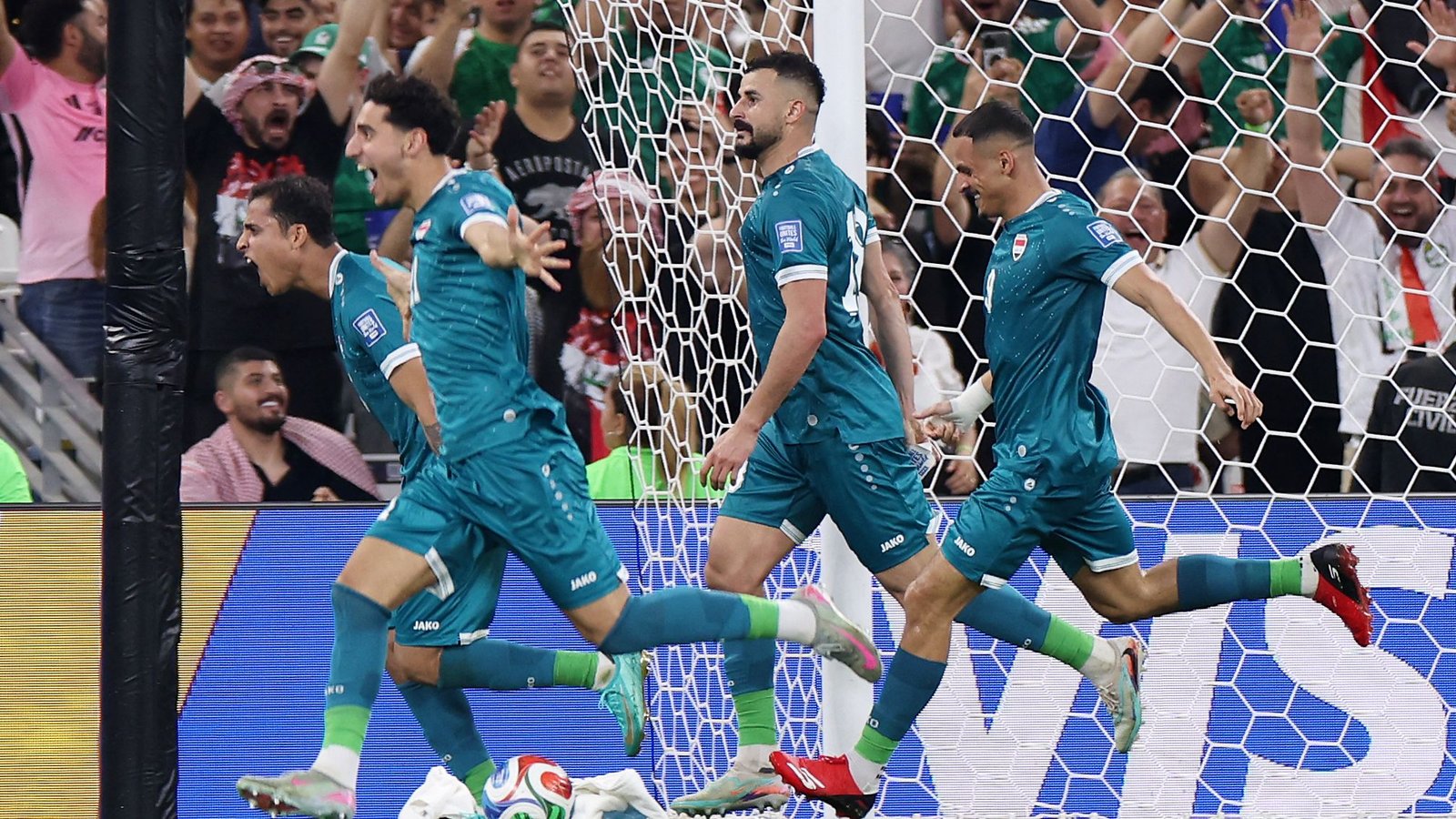 العراق يستهدف هداف الدوري الأمريكي لكرة القدم بينما تراقب السويد بقلق