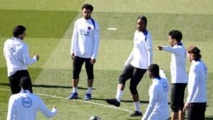 نجم باريس سان جيرمان يُعرض على برشلونة بعقبة واحدة