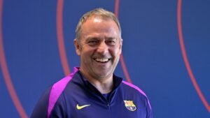 فليك يتجاهل انتقادات أربيلوا ويرفض الدخول في جدال