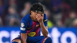 Yamal under fire after eating fast food