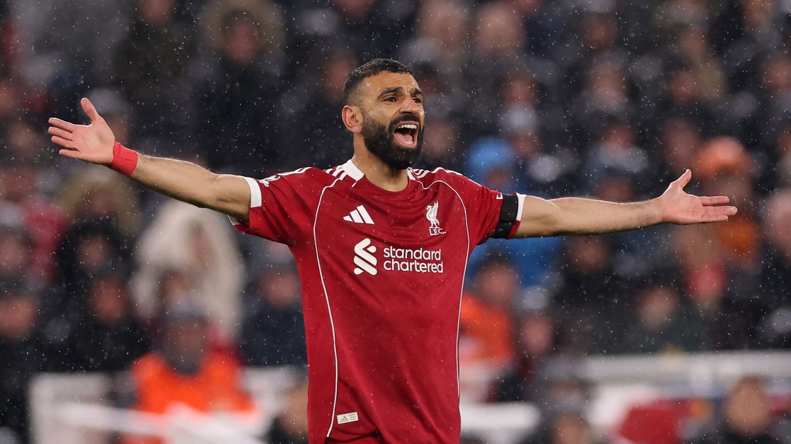 نادي غير متوقع يُظهر اهتمامًا بالتعاقد مع محمد صلاح