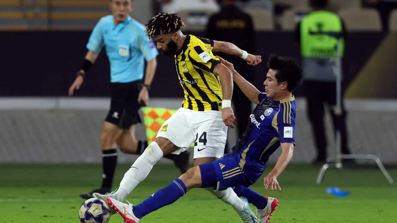 اعتراف الحكم بخطأ عدم طرد لاعب الاتحاد