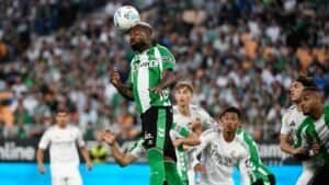 يقول خبير التحكيم إن لاعب ريال مدريد استحق بطاقة حمراء في مباراة بيتيس