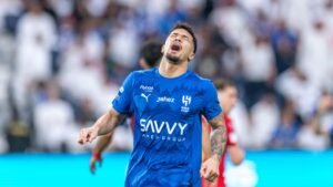 هل يستطيع الهلال تكرار الموسم الوحيد الخالي من الهزائم الذي خسر فيه اللقب؟