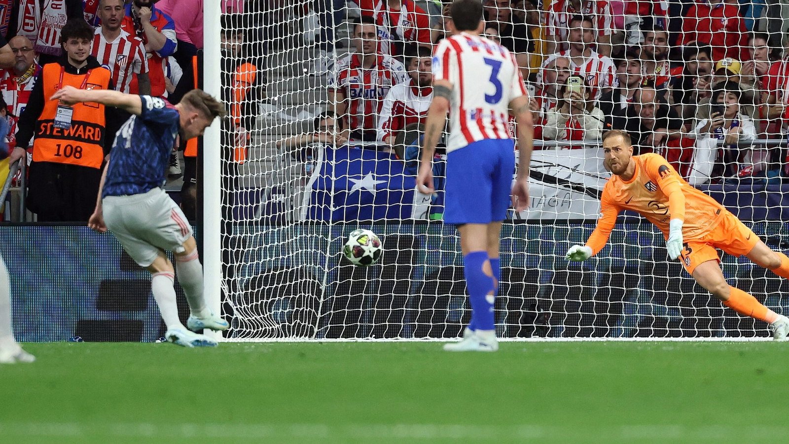 Le penalty d'Arsenal suscite un débat entre l'exagération et l'obstruction manifeste.