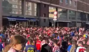 Racistische spreekkoren richten zich op moslims voorafgaand aan Barcelona-wedstrijd