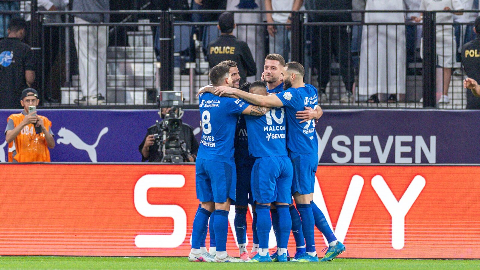 الهلال يهزم الحزم 3-0 ويضغط على النصر قبل القمة